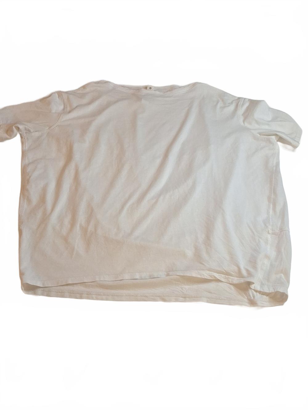 #713 Lululemon Back In Action Tee size 4